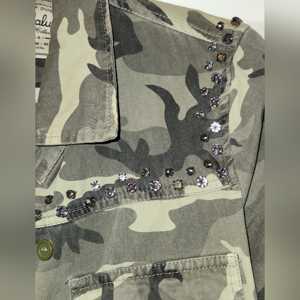 Zara Camo Button Up Top - Picture 4 of 4